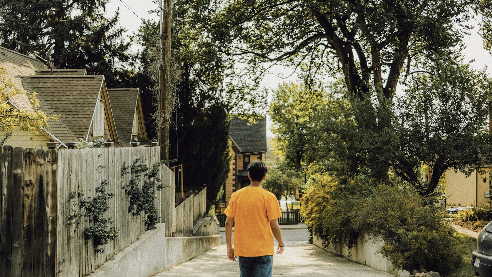 Calle tranquila, imagen de portada del artículo sobre la orden de alejamiento